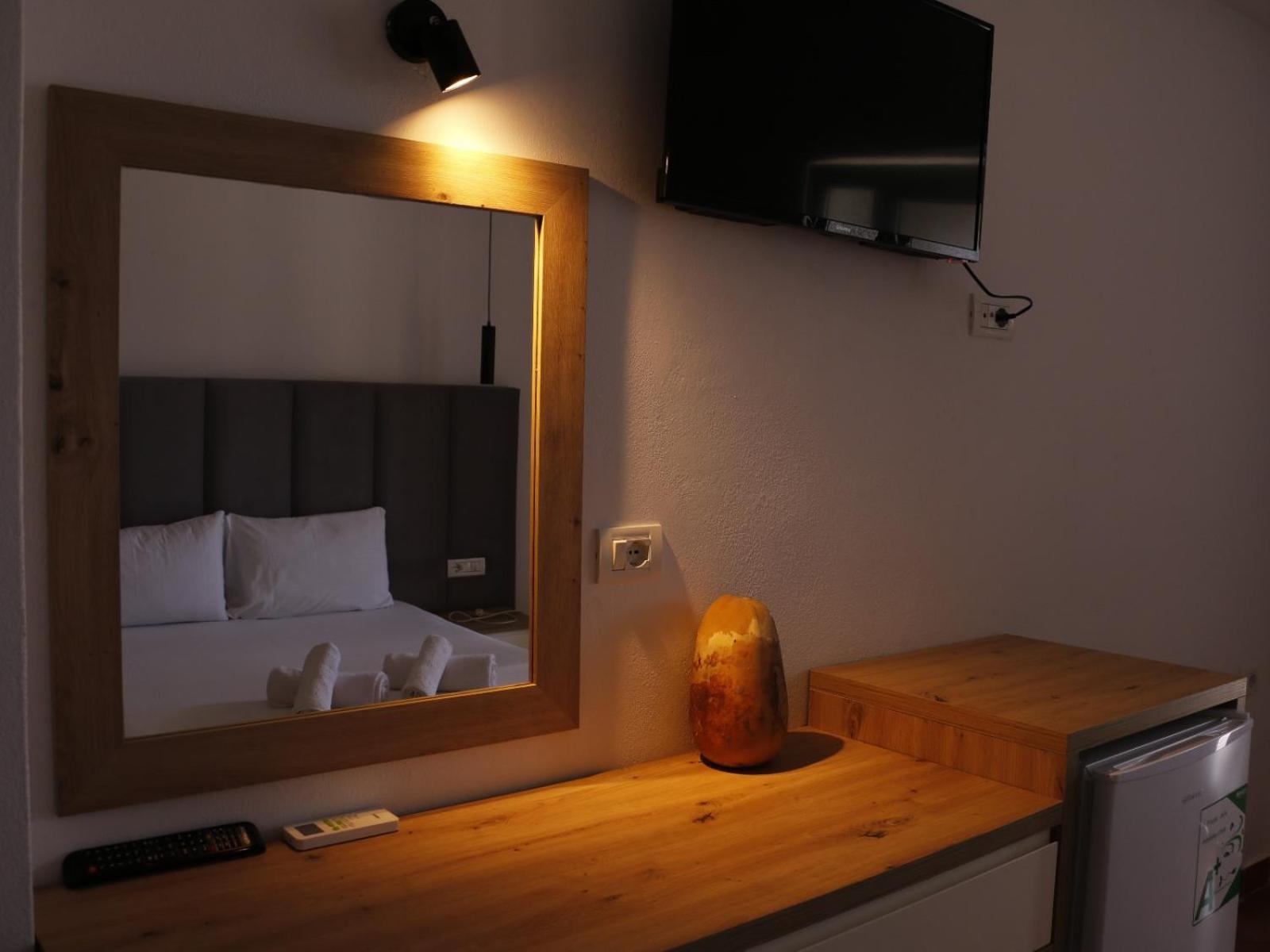 Bed and Breakfast Velco Bb Himara Exterior foto